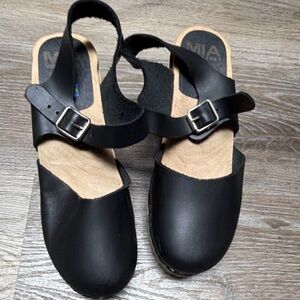 MIA Black Buckle Strap Sandals